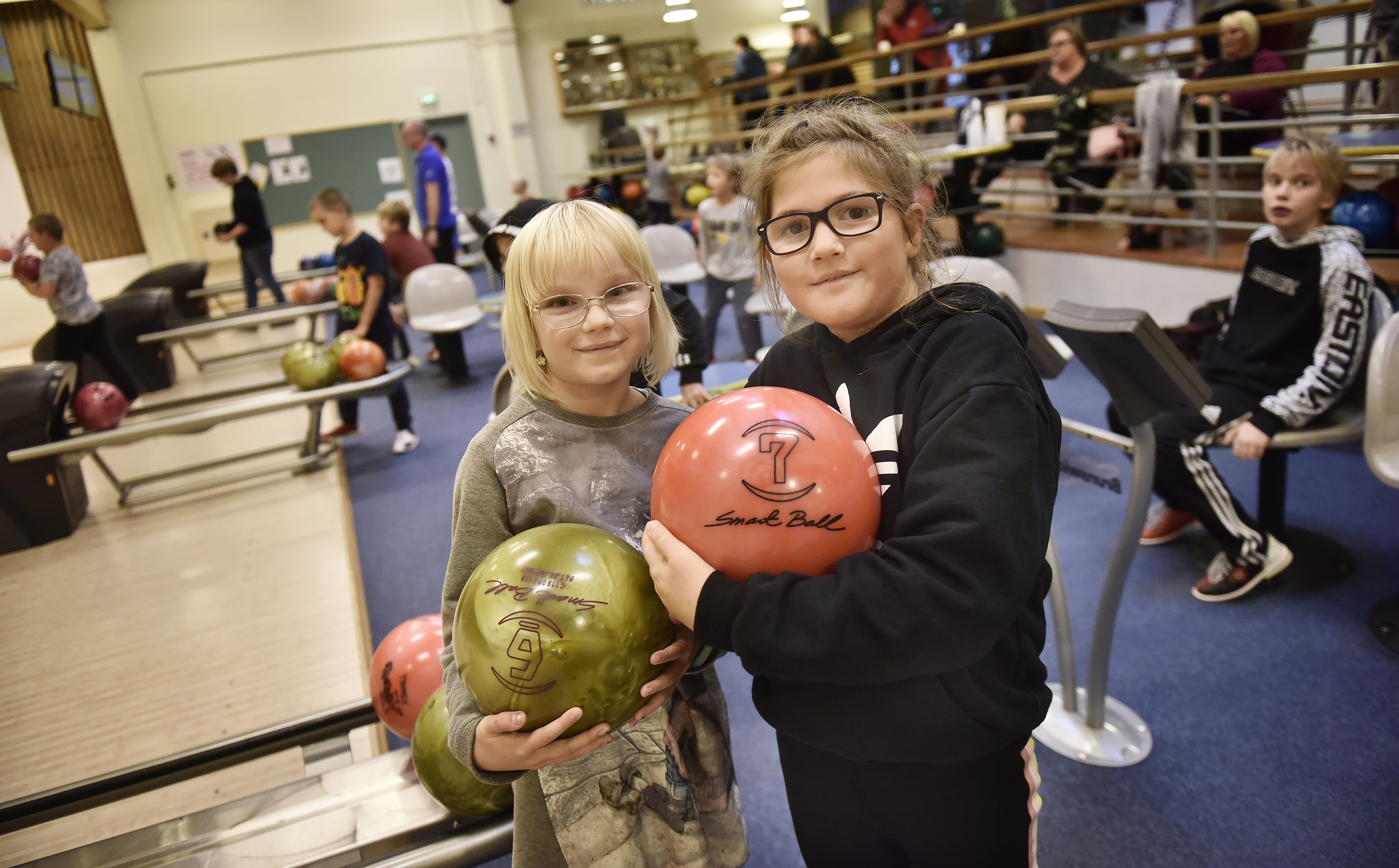 Här fälls käglor på löpande band