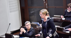 Oppositionen inte nöjd med lantrådets svar