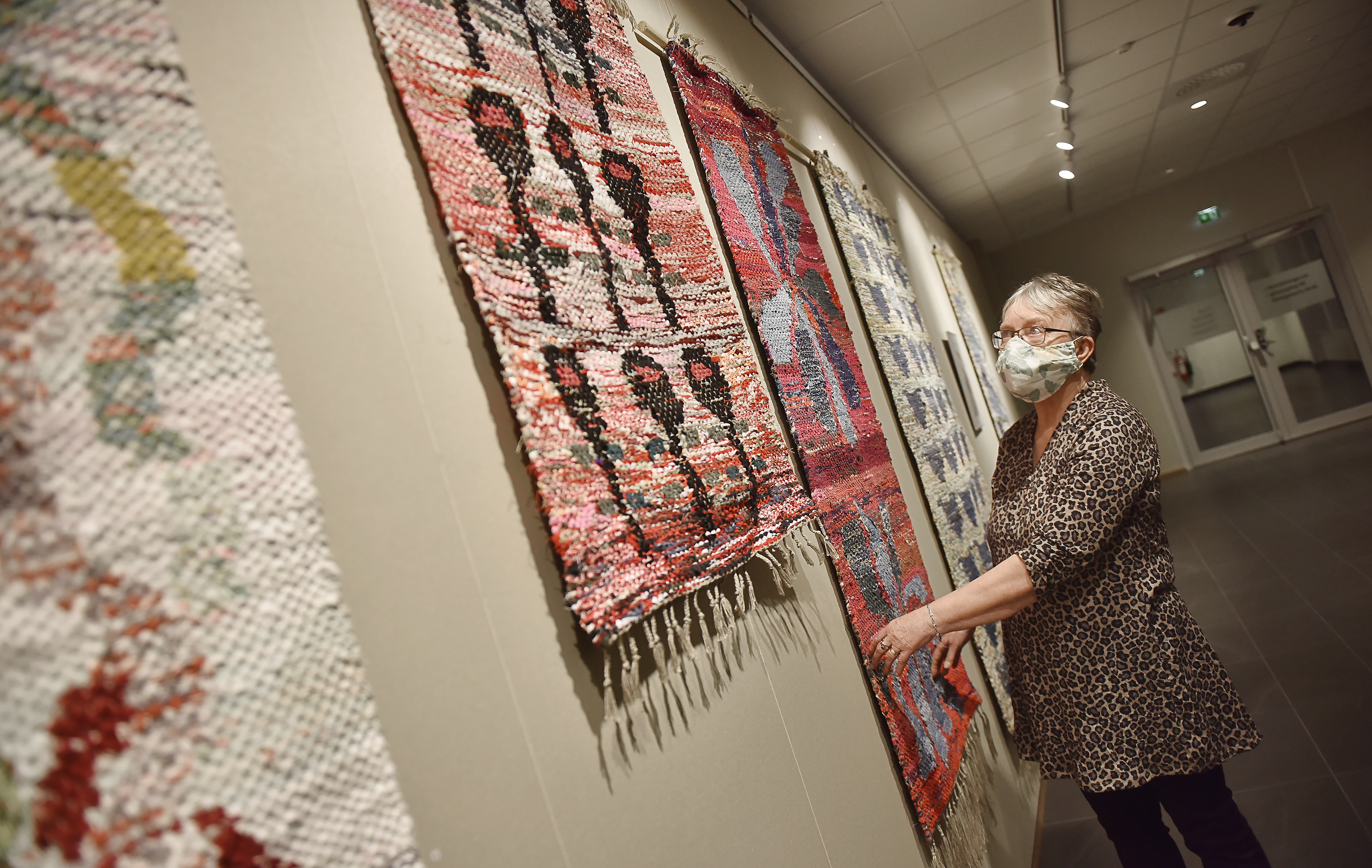 I vävningen får Iris möjlighet att breda ut sig