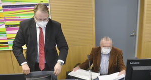 Hittades i en pöl av blod