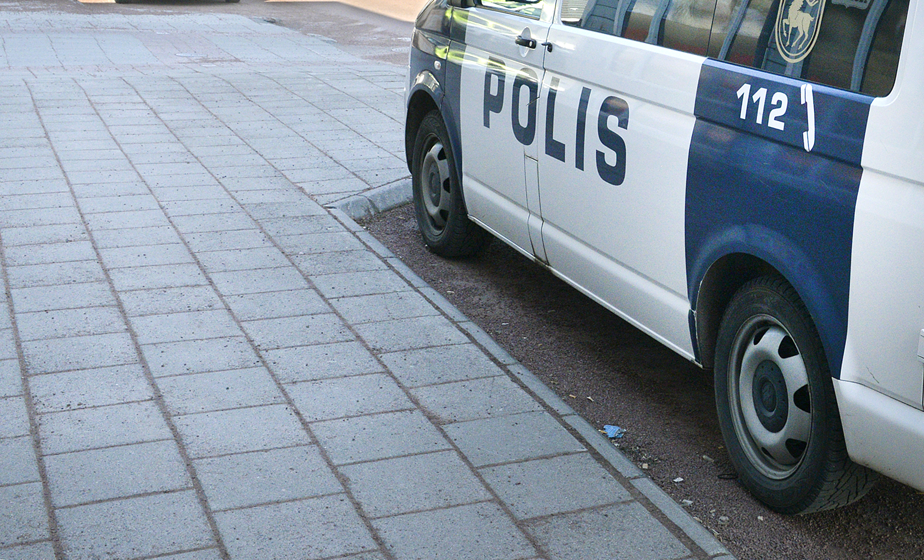 Två bilister blev av med skyltarna