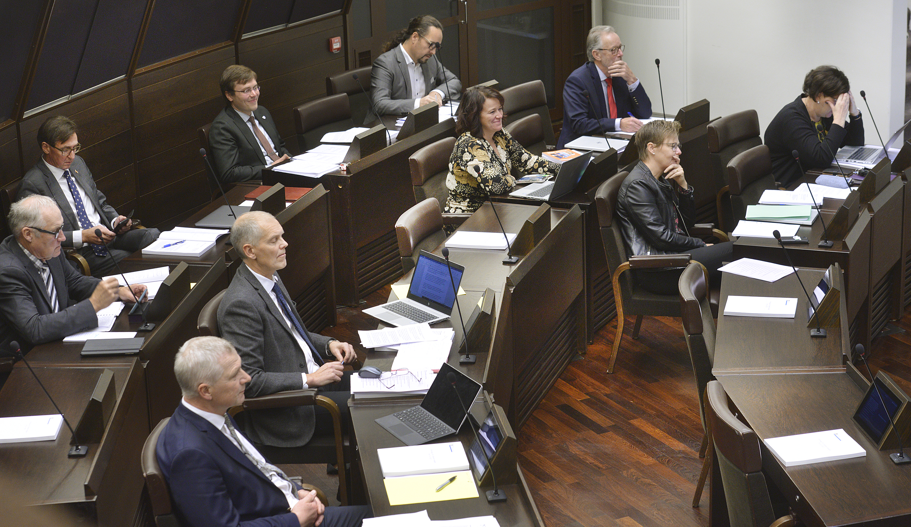 Kritik mot första tilläggsbudgeten