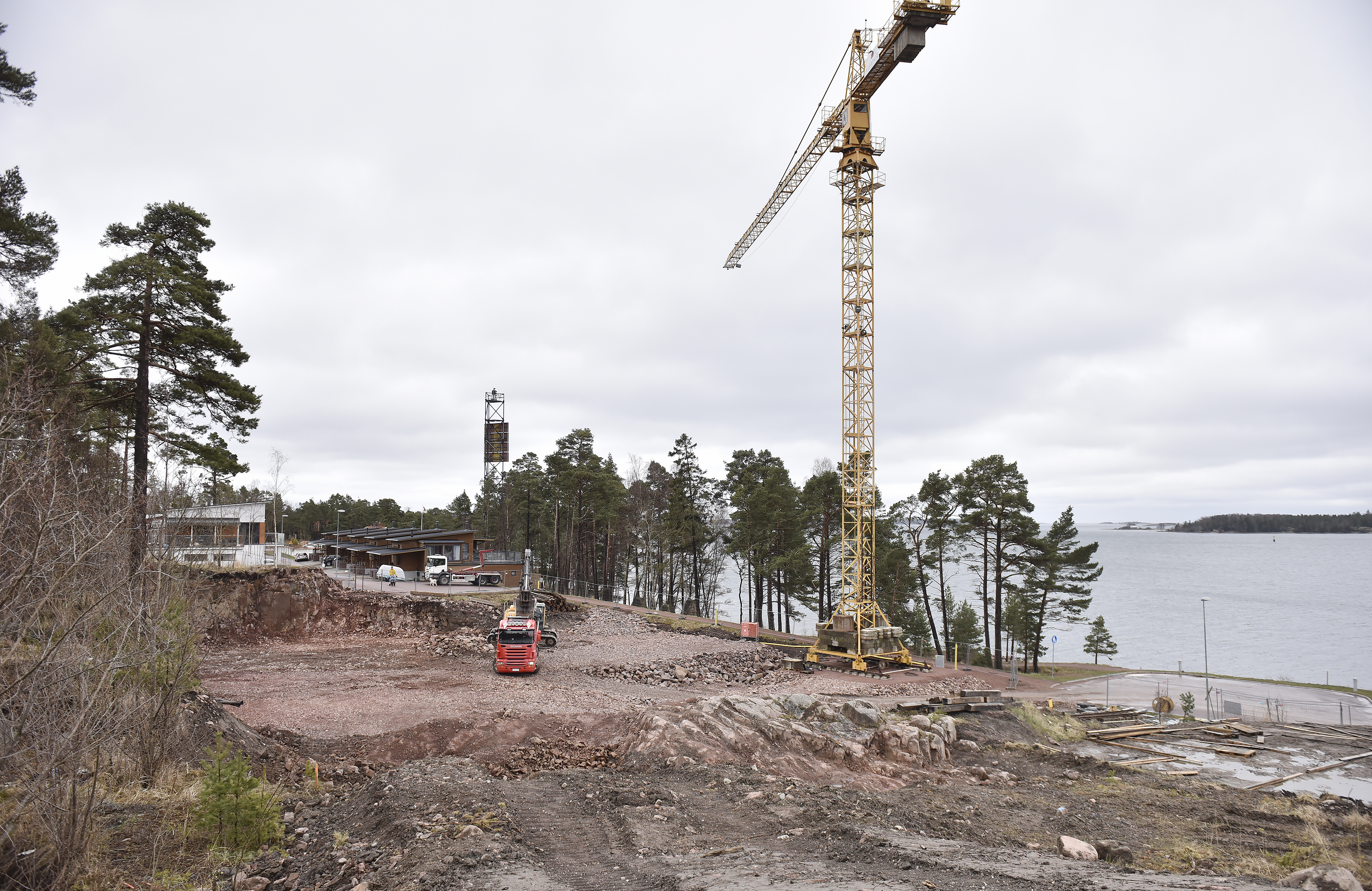 Tusen lastbilslass för åttavåningshuset