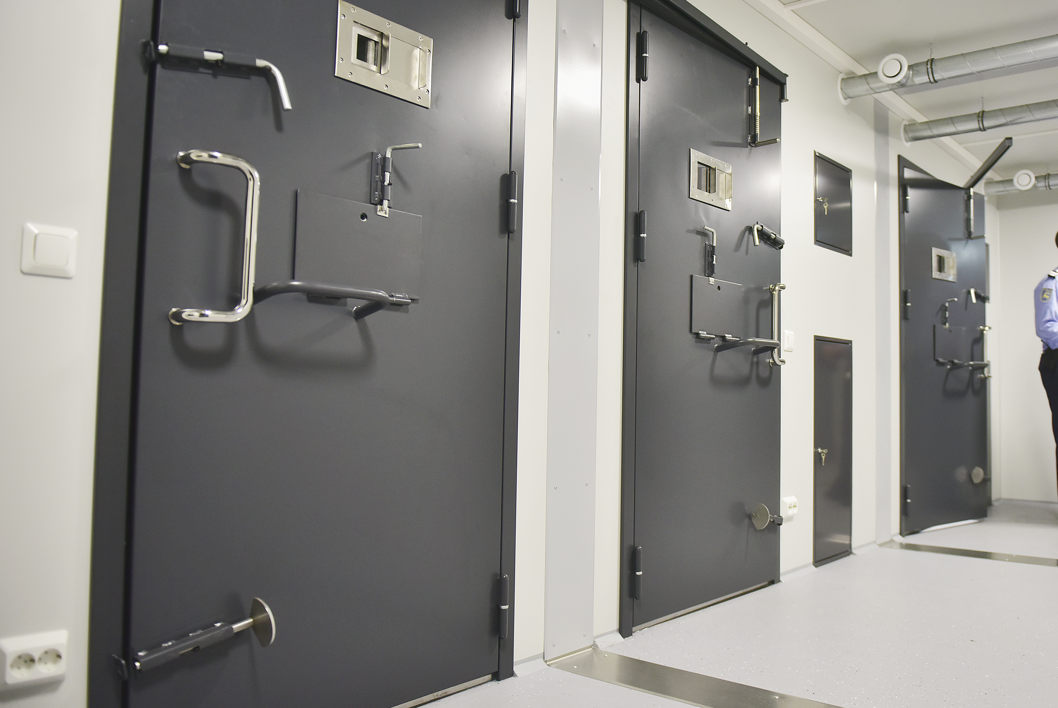 Polisman fälls för misshandel