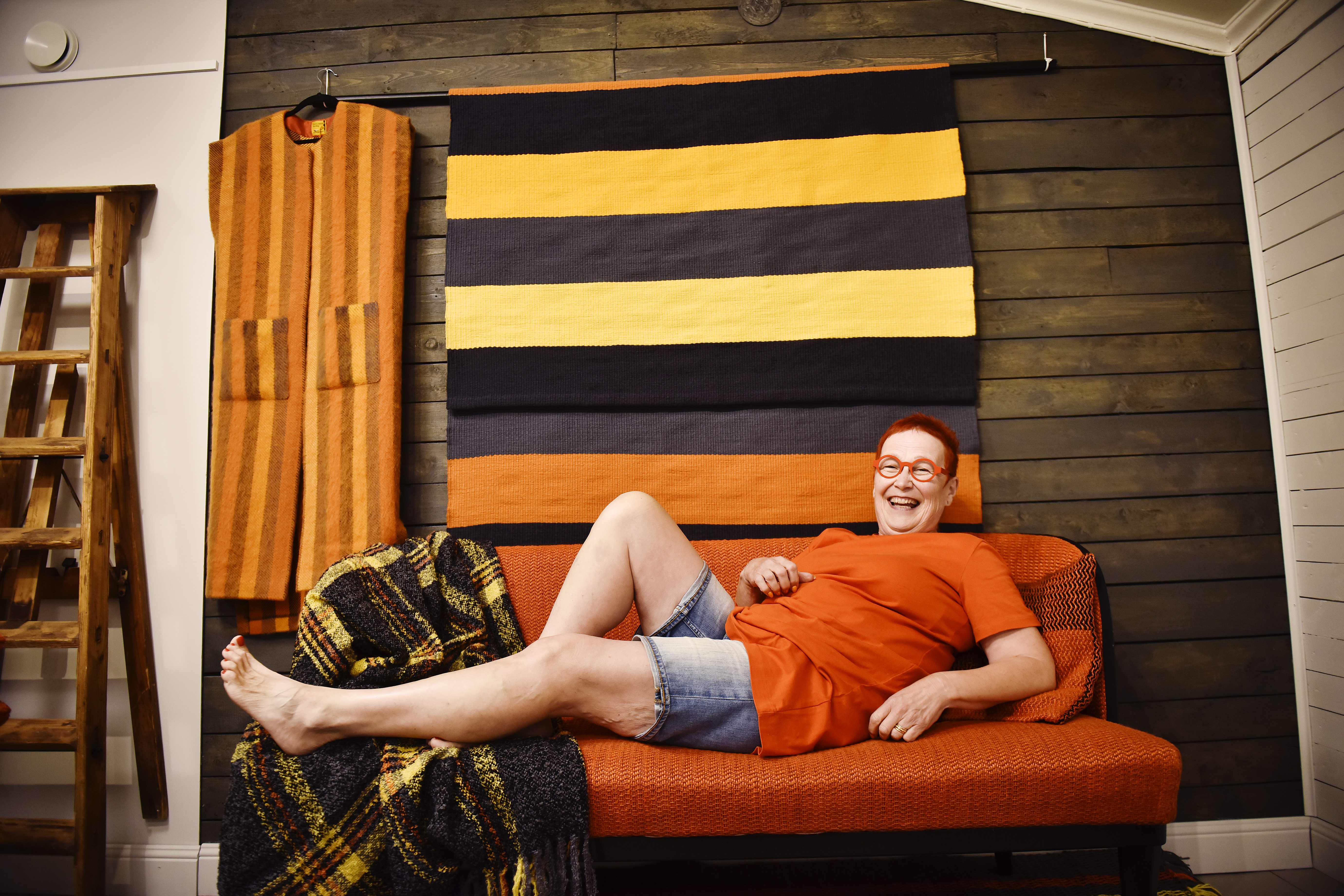 Textilutställning i orange