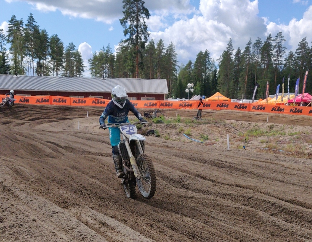 Gustafsson femma i årets första motocrosstävling