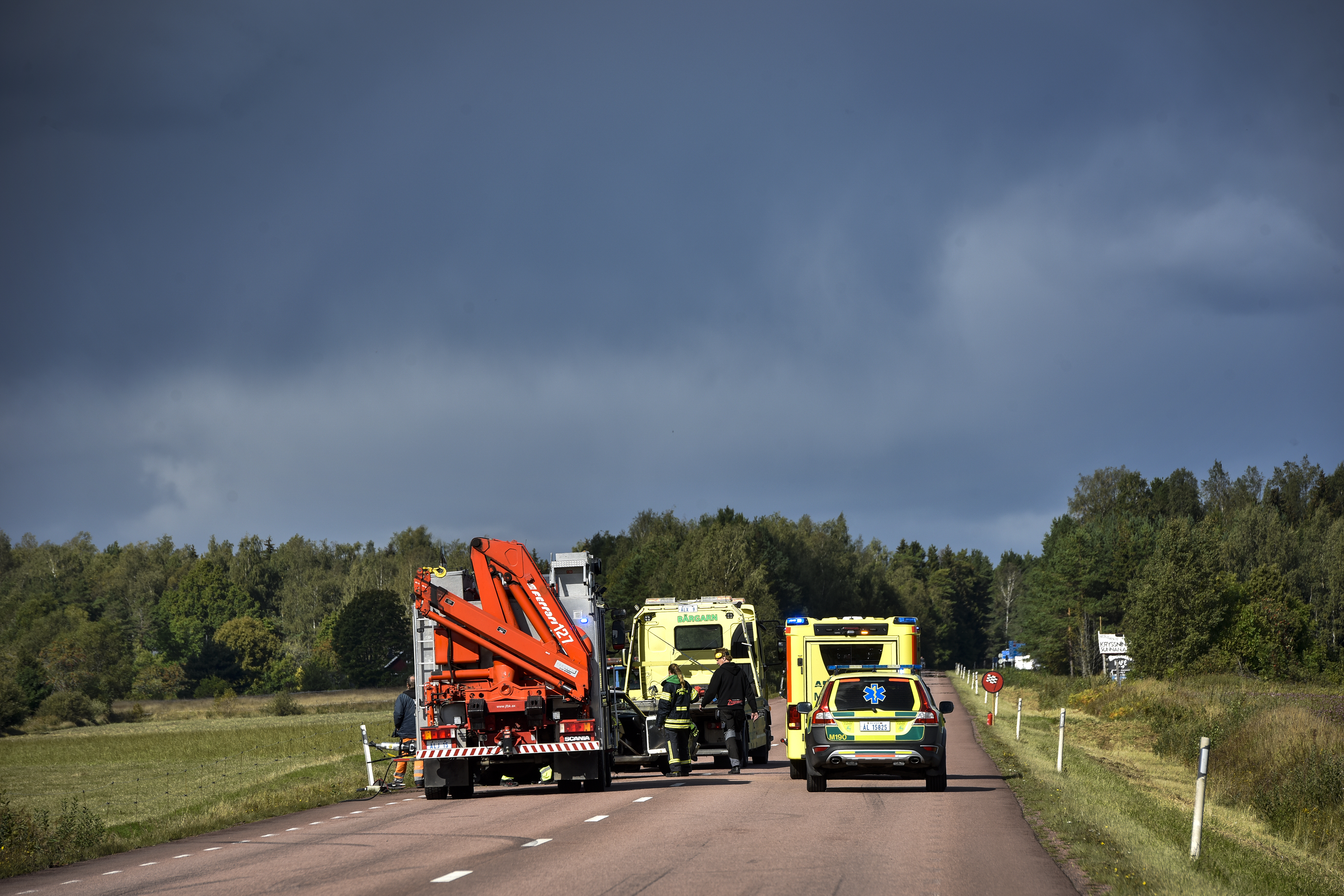 Bil av vägen vid streetrace-tävlingen