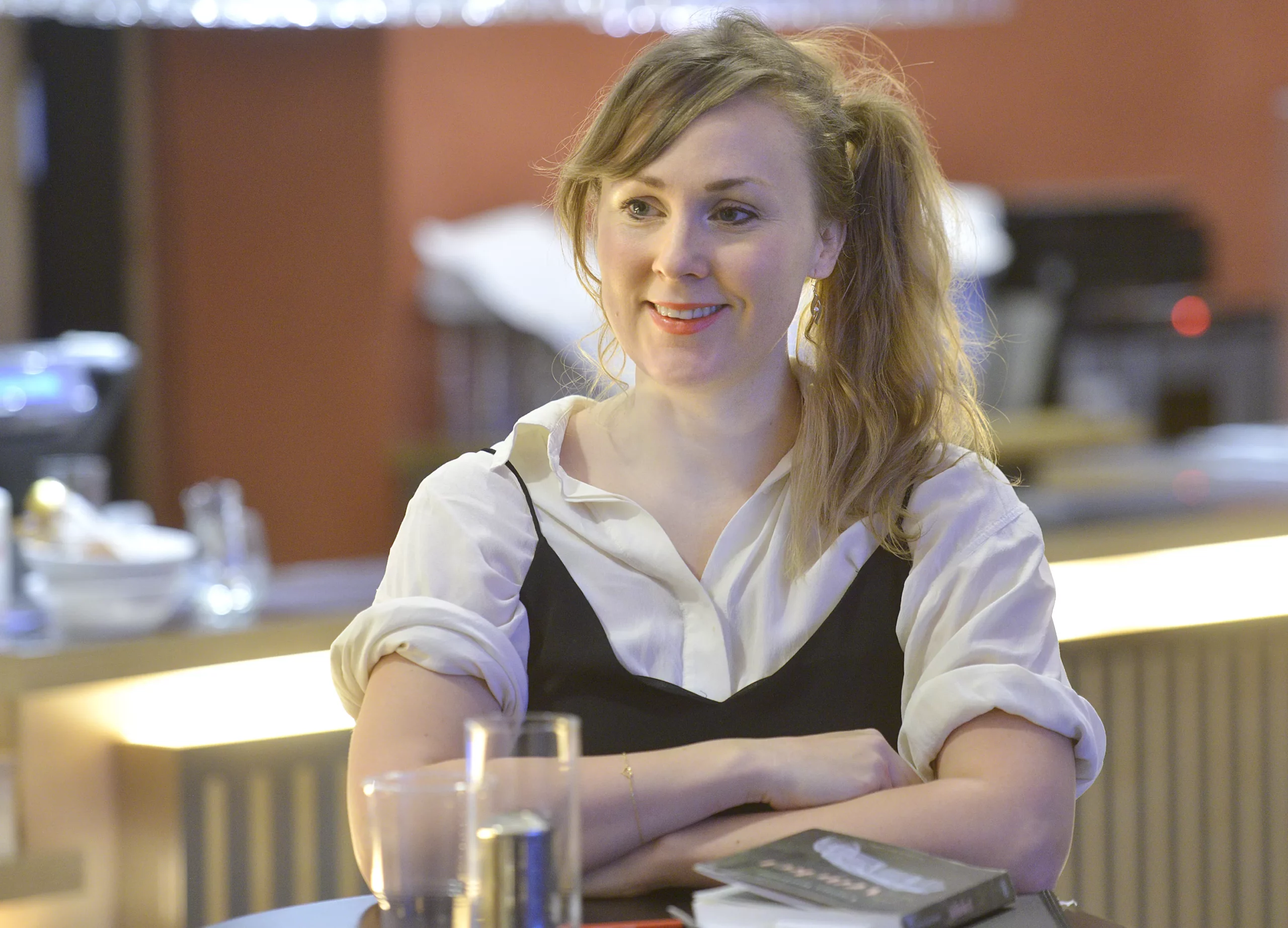 Sofie Asplund-album hyllas i Dagens Nyheter