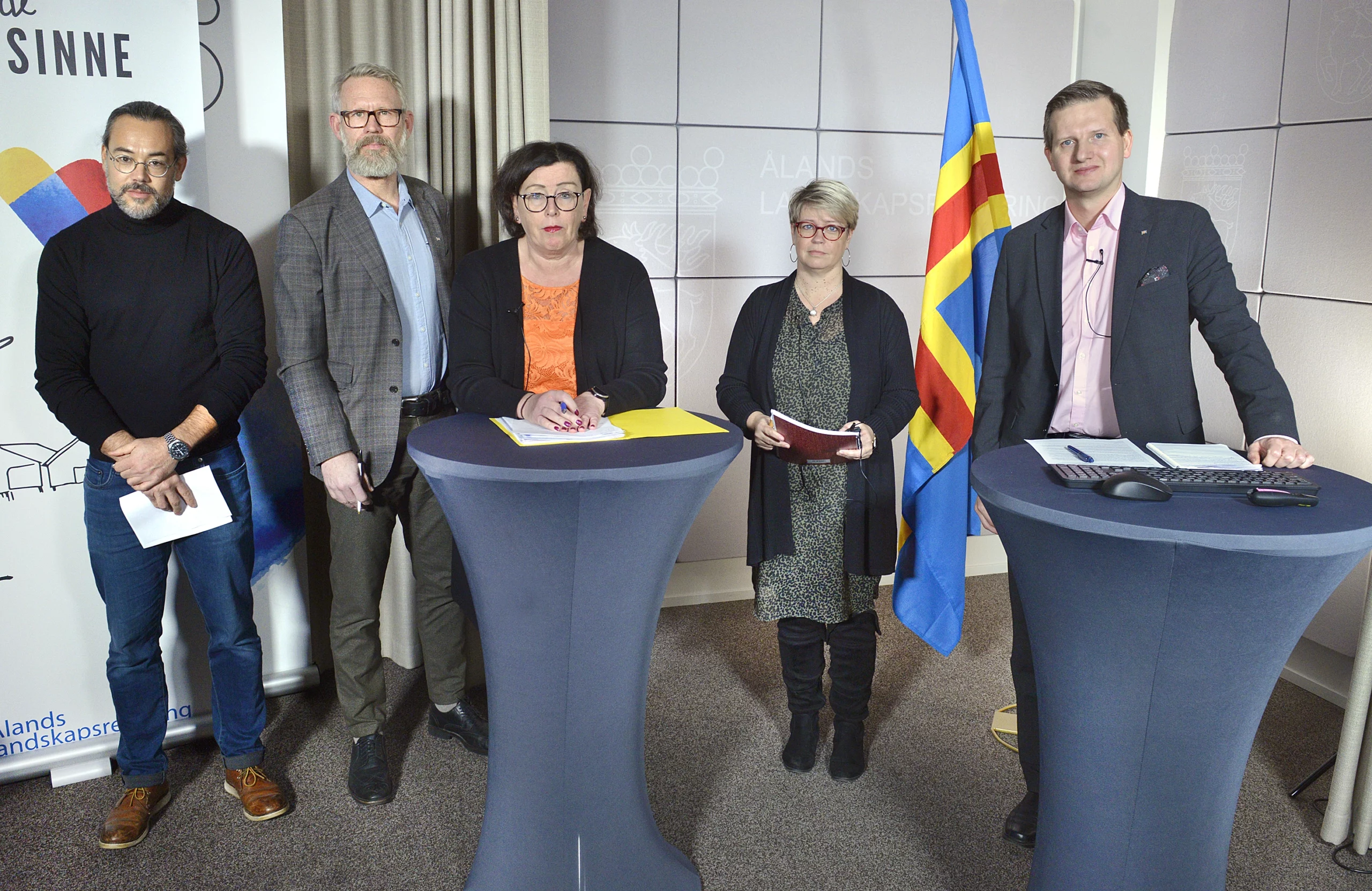 Lyssna på experterna, landskapsregeringen