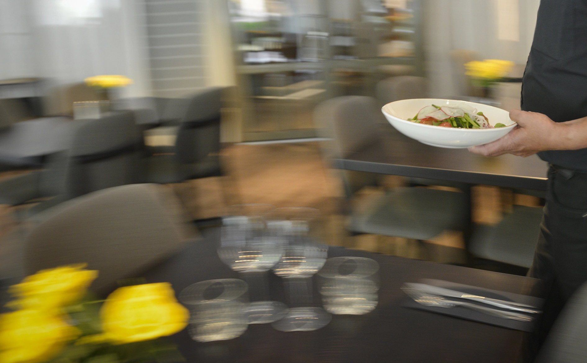 Staten stryper krogtider på Åland-coronapass införs natten till söndag