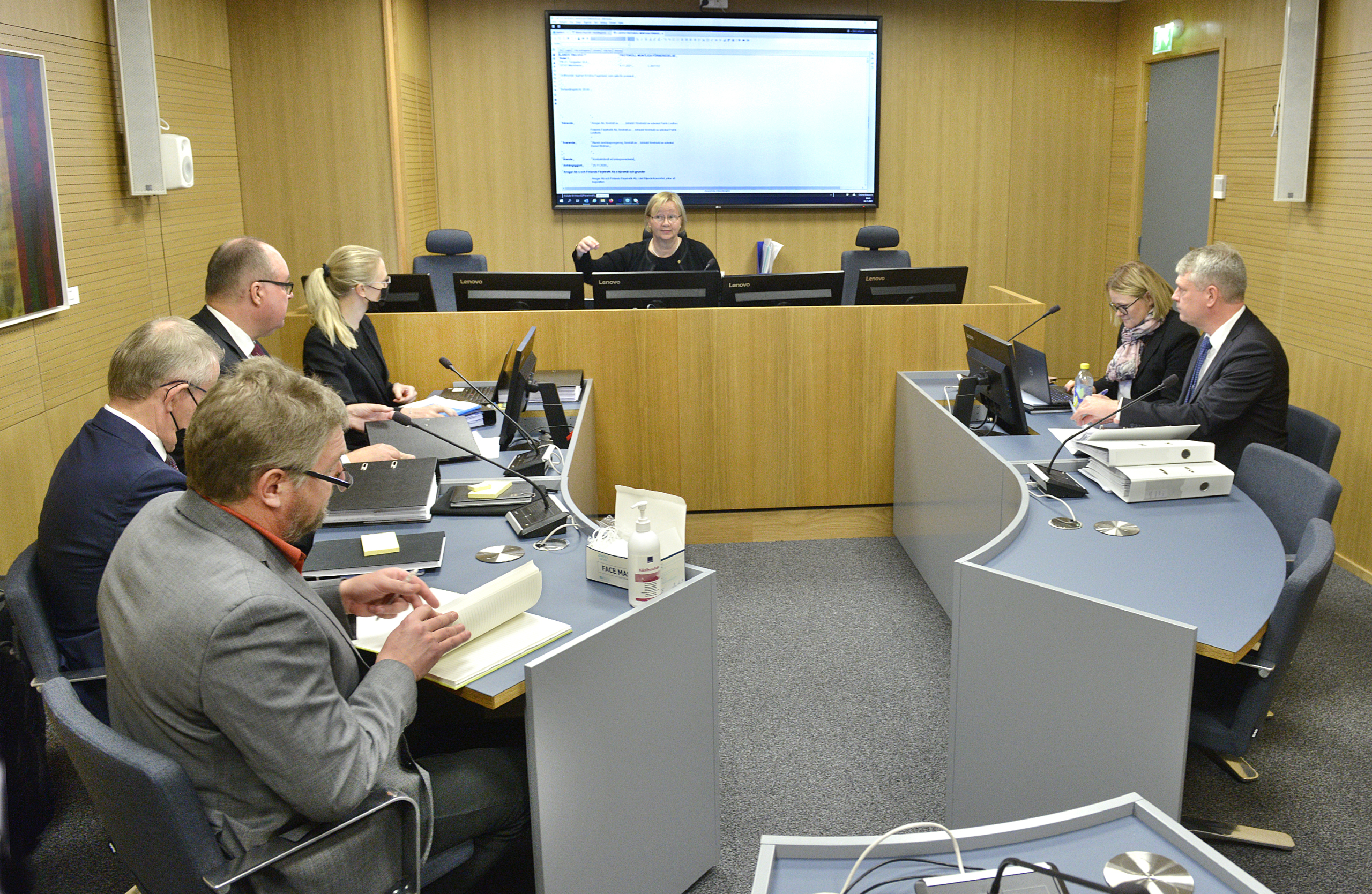 Idag ska elhybridfärjan upp i tingsrätten