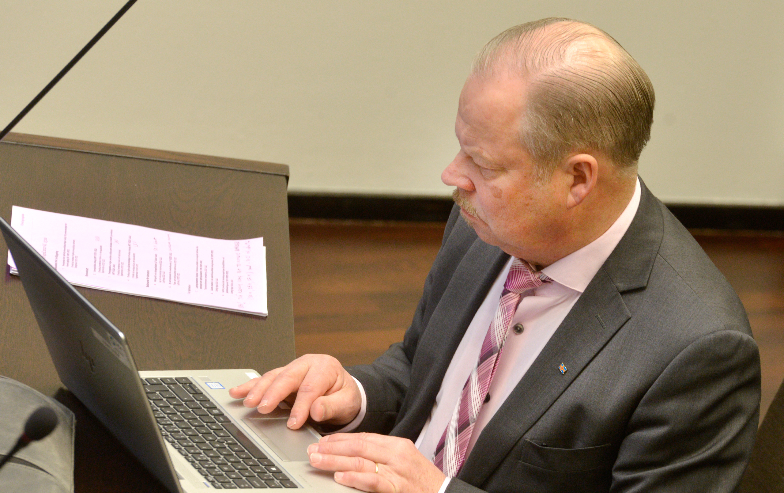 Utskottsordförande kritisk till betänkande