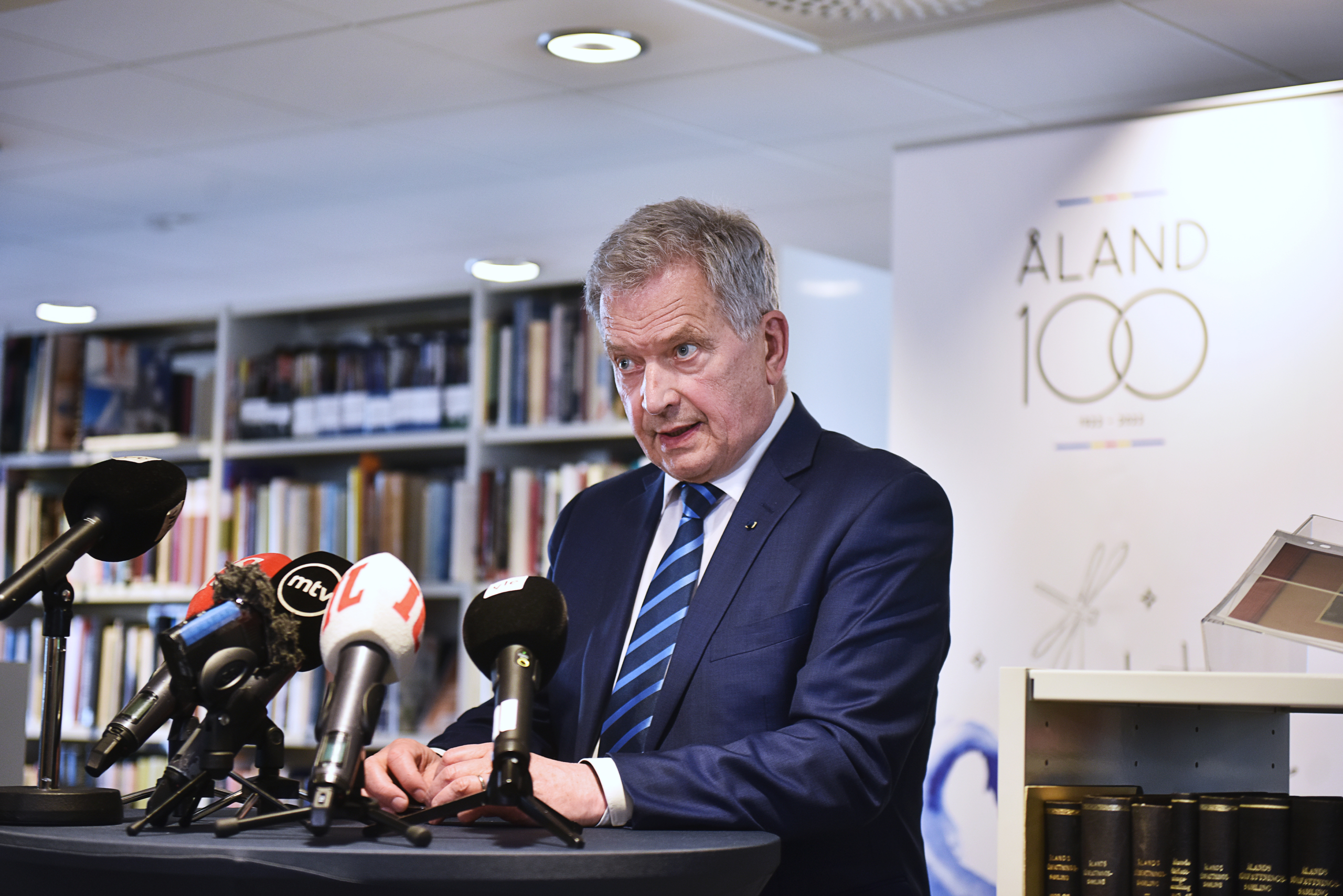 Vad är väl en fråga till presidenten…?