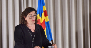 Diskussion med Ålandsministern fortsätter