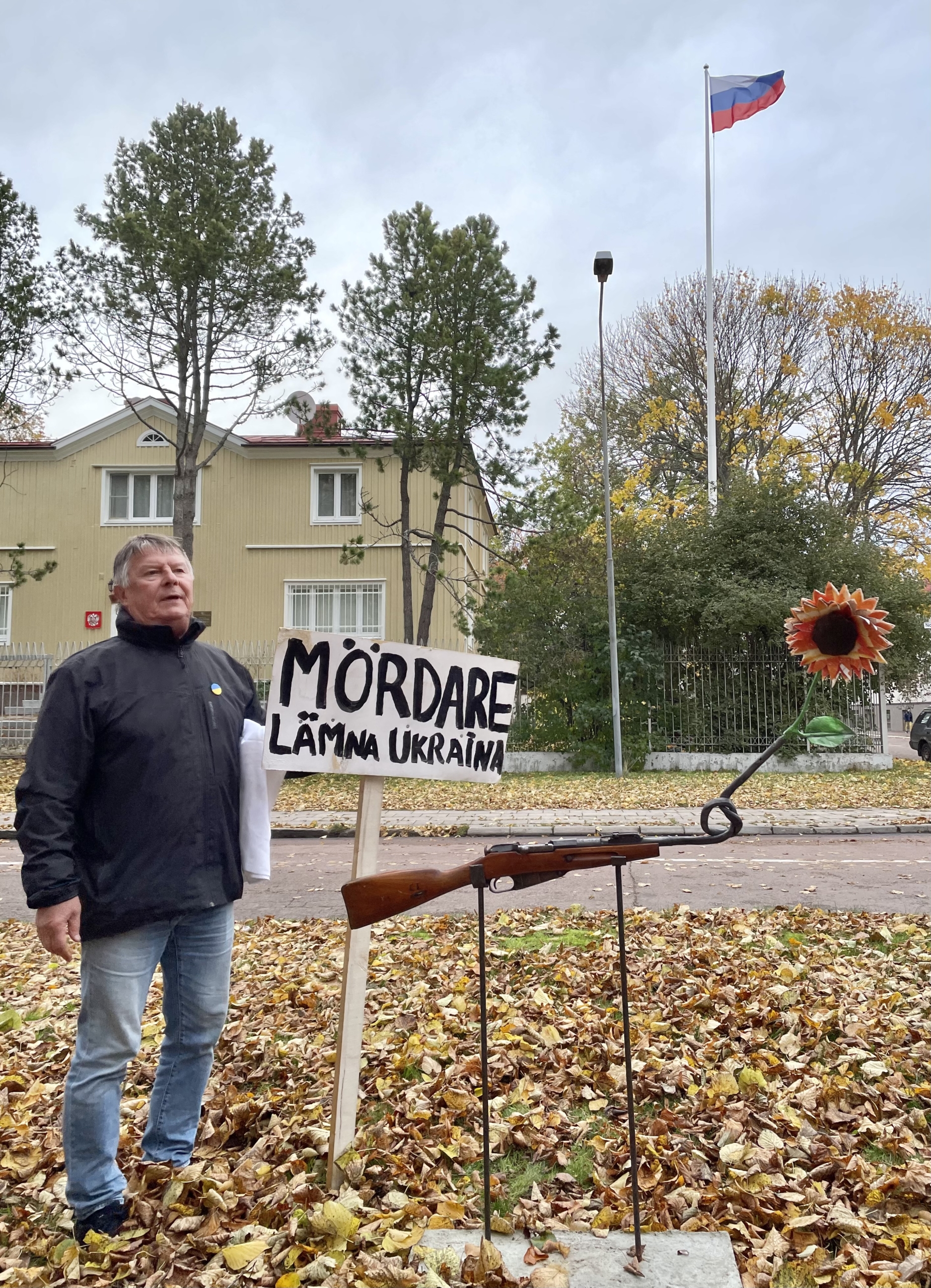 Ickevåldsvapen vid konsulatet