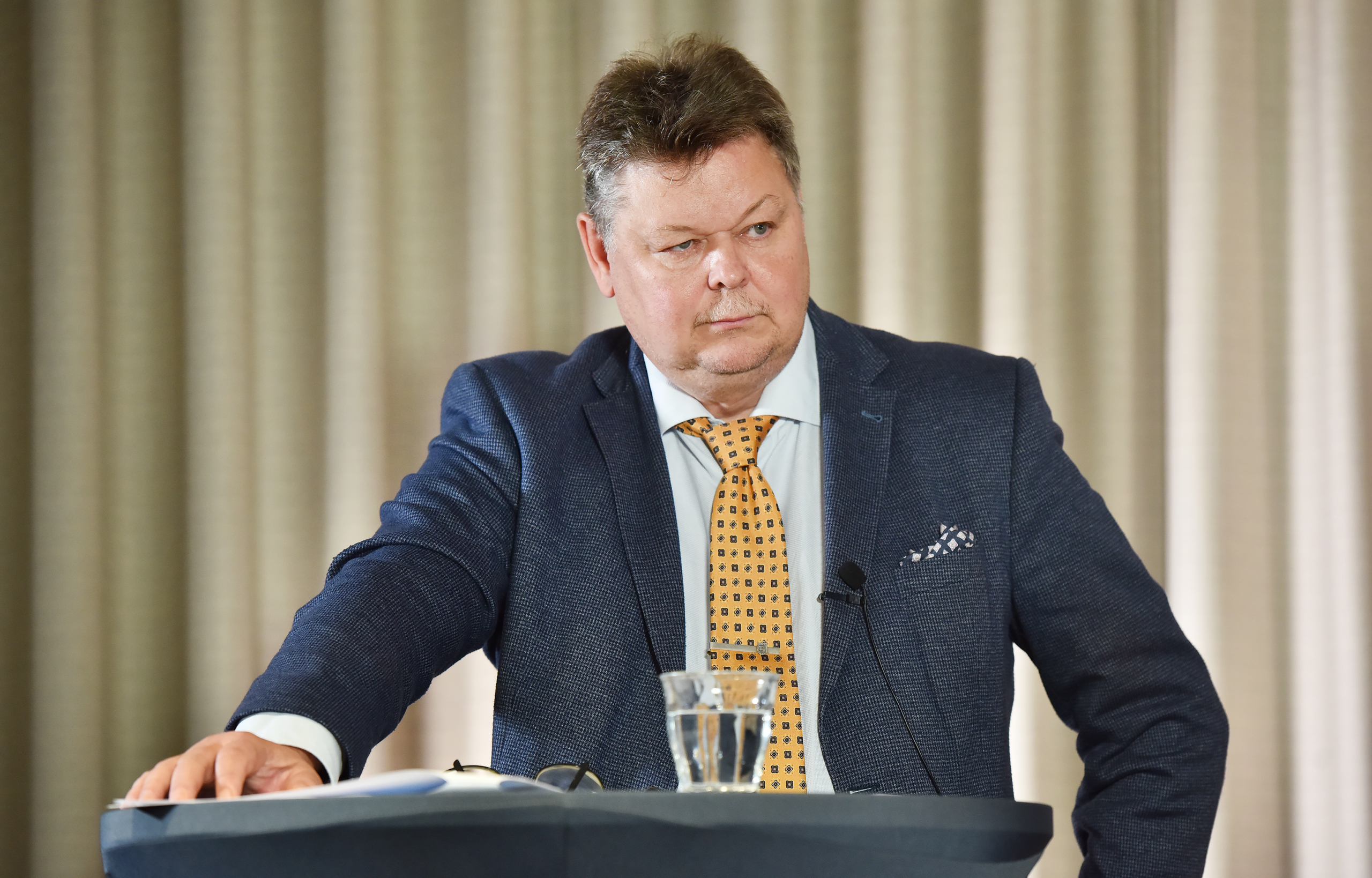 Ministern vill få ramverket på plats