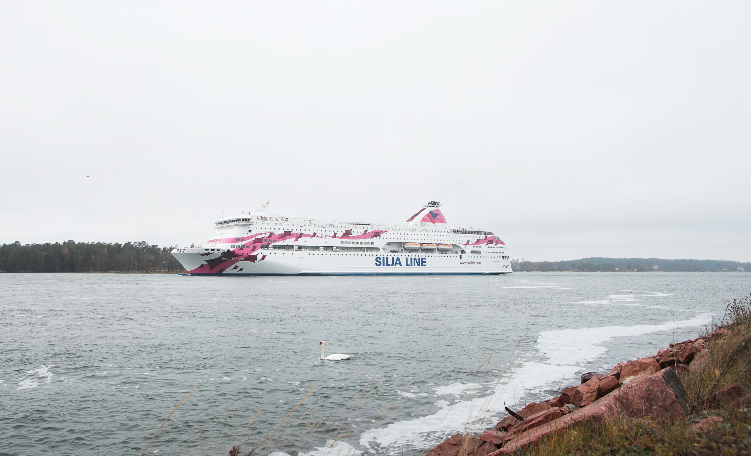 Män kastade möbler överbord