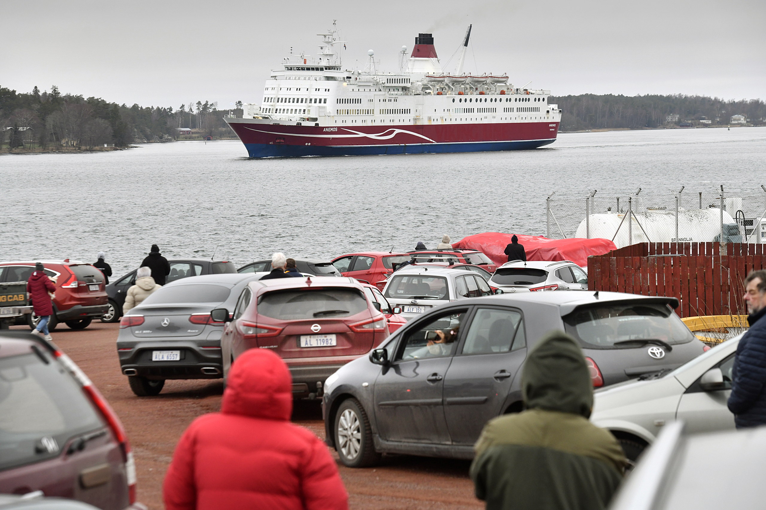 Stor folksamling tog avsked av Rosella