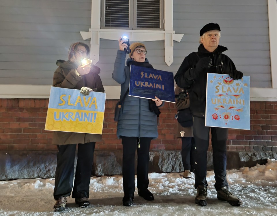 Här riktas lamporna mot ryska konsulatet i Åbo