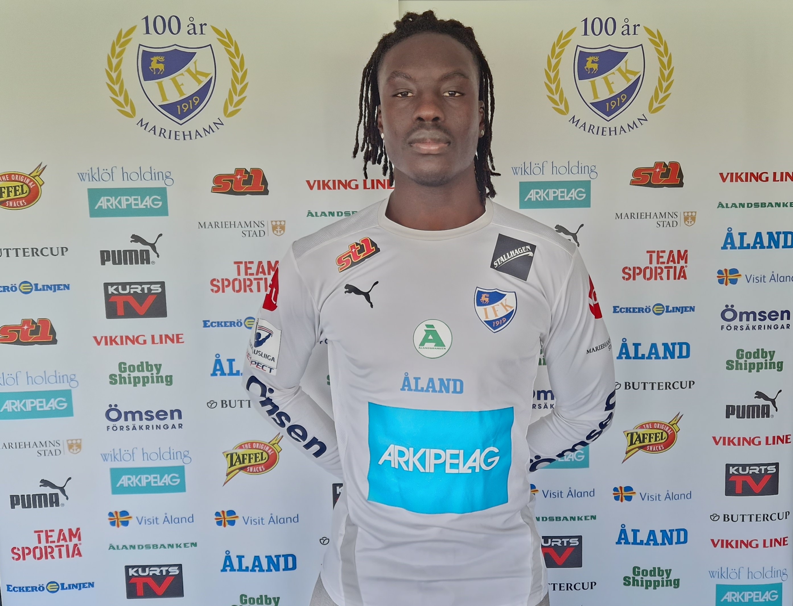 Landslagsmeriterad mittfältare klar för IFK