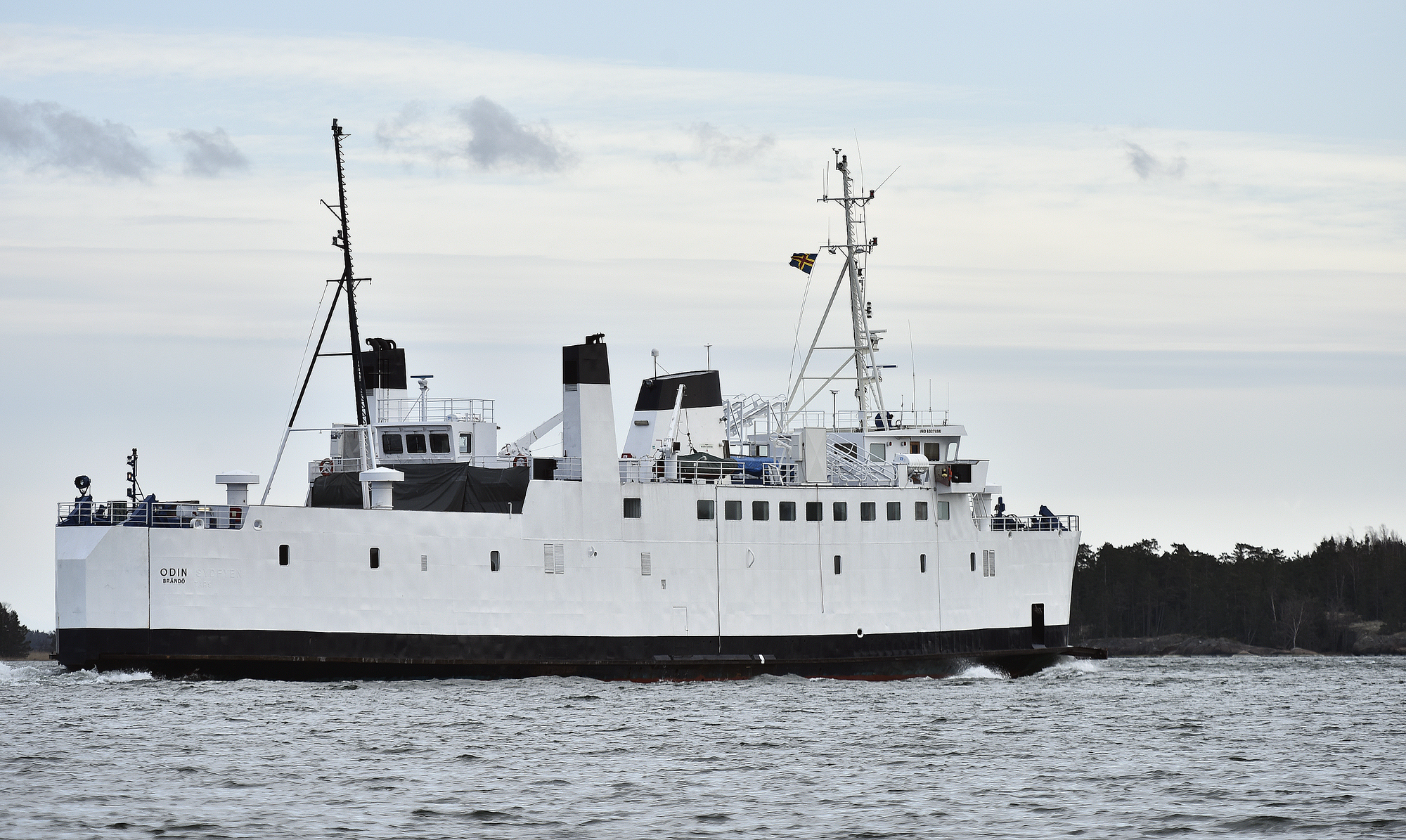 Över 300 personer har skrivit på upprop om tvärgående linjen