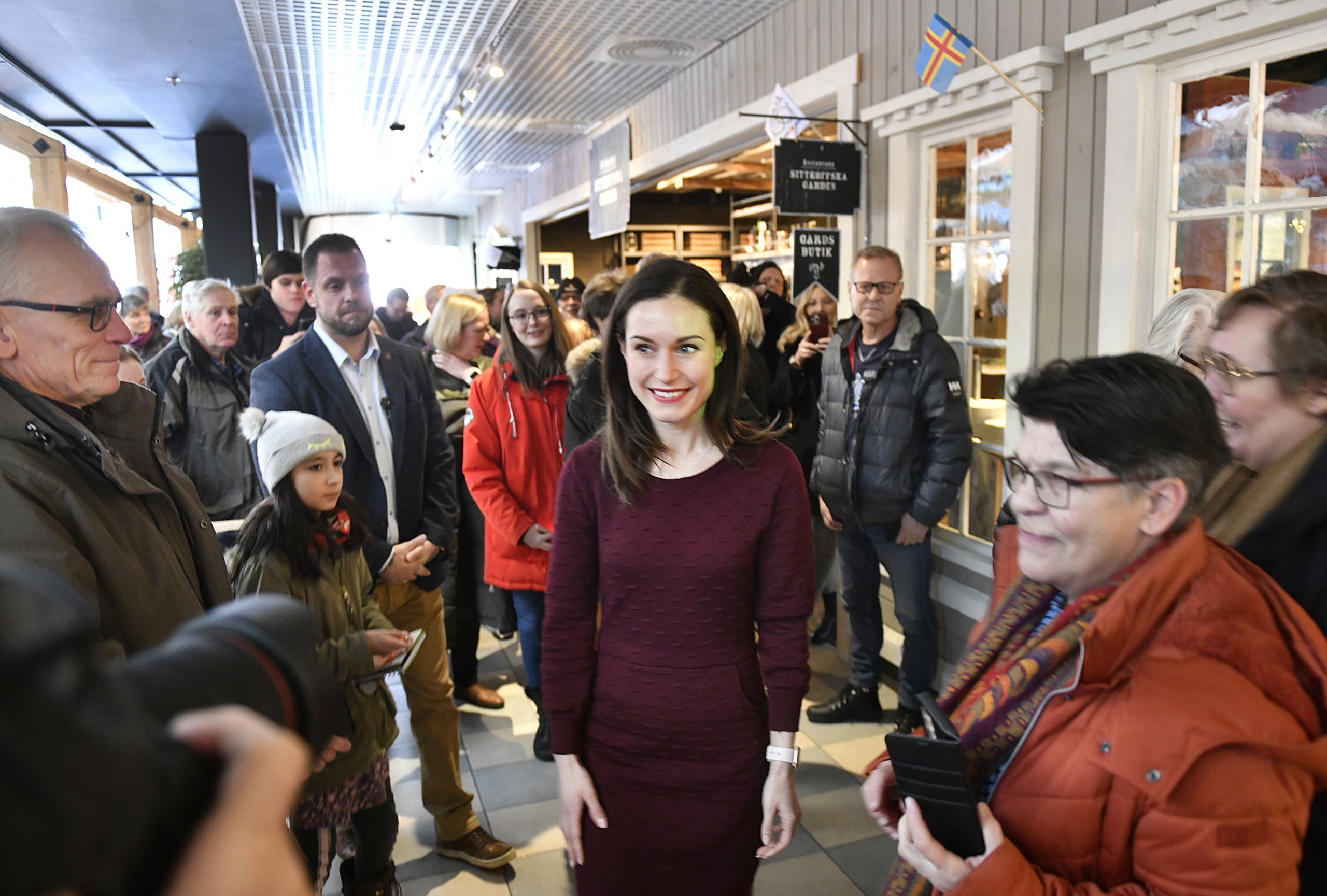 Fullspäckad dag för Sanna Marin – se alla bilder från besöket här