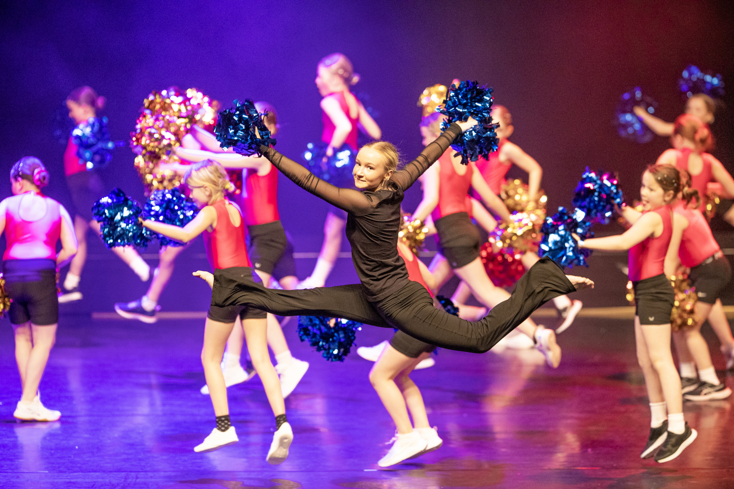 Bildspel från Dunderdansarnas stora vårshow på Alandica