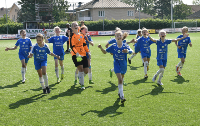 Se bilderna här när JIK vann Alandia cup