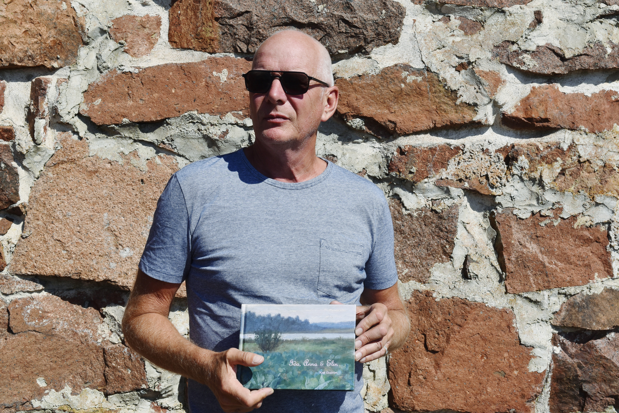 Tvåspråkig bok om kända Önningebykonstnärer