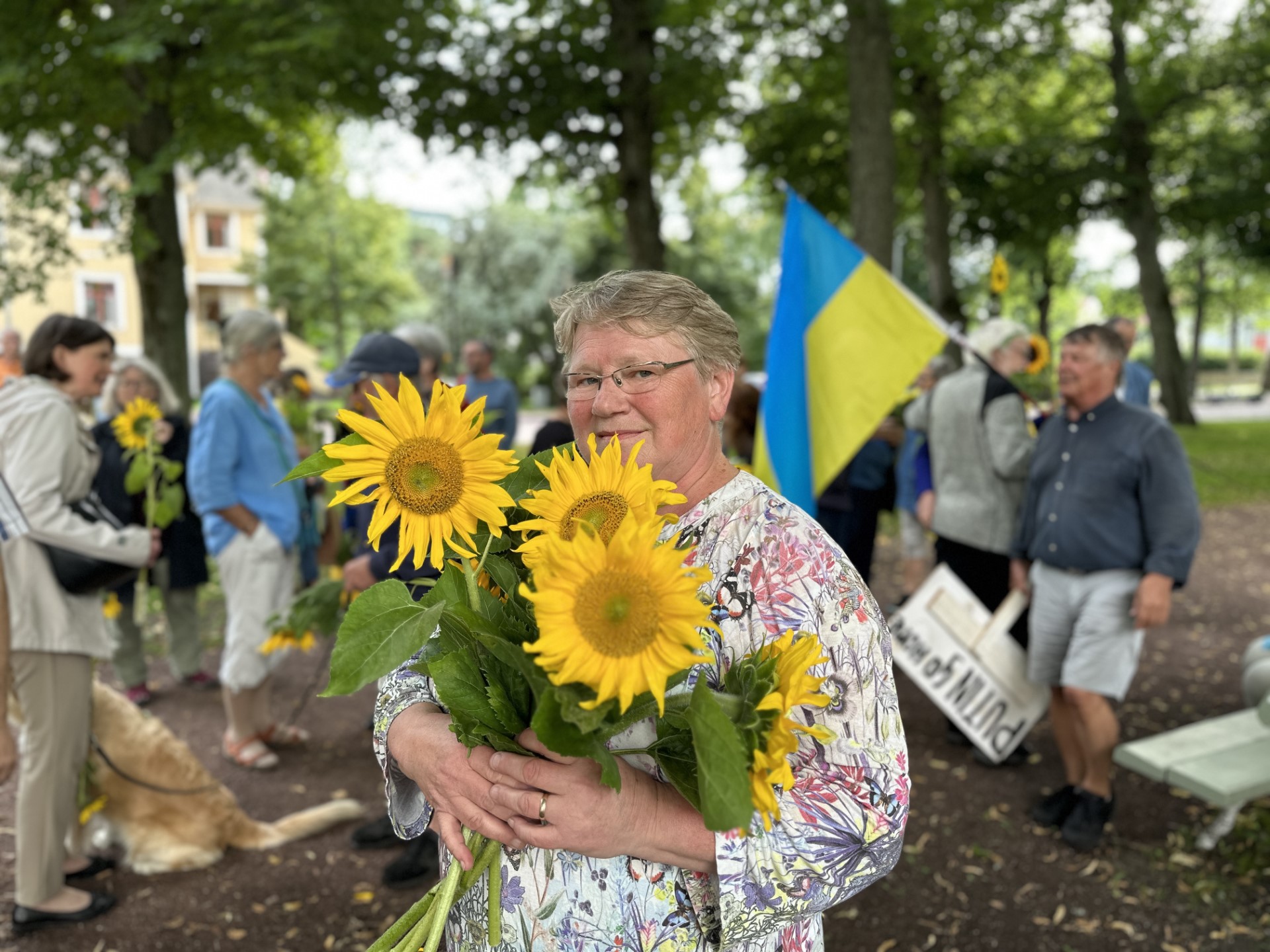 Solrosor och sång på Ukrainas nationaldag