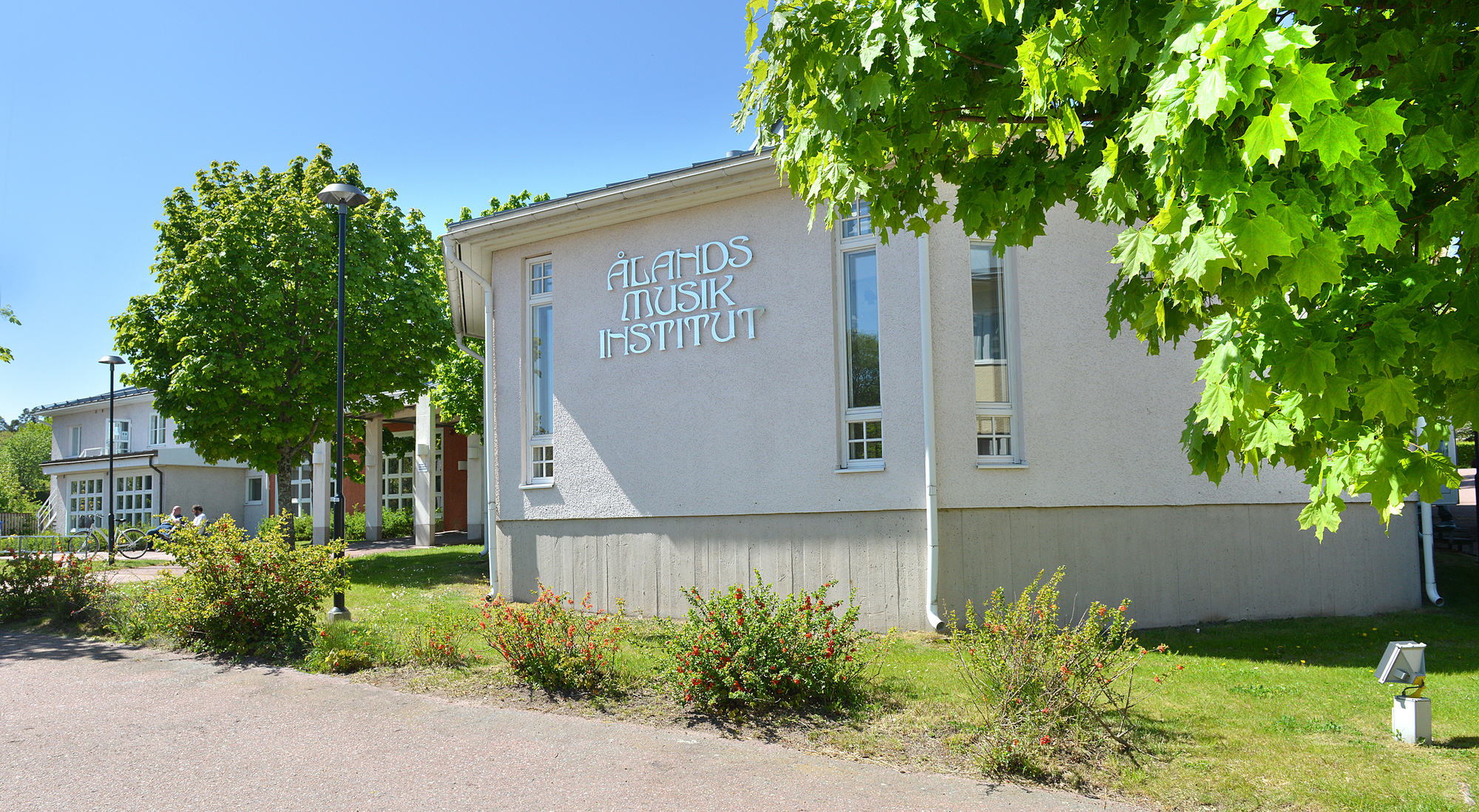 Förlängd avstängning för ÅMI-rektorn