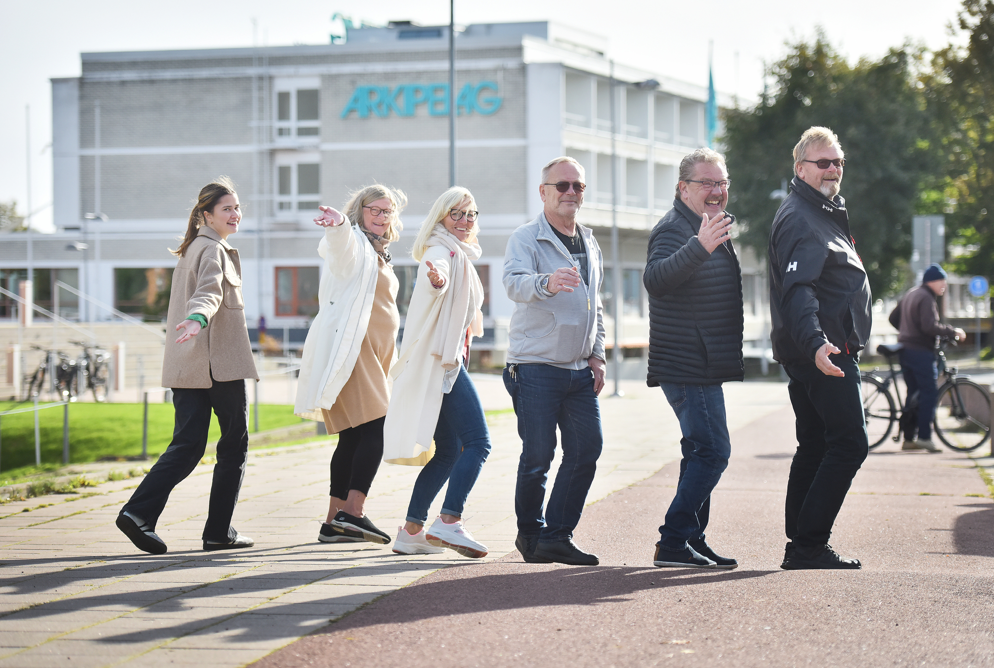 De laddar för helgens bandgala