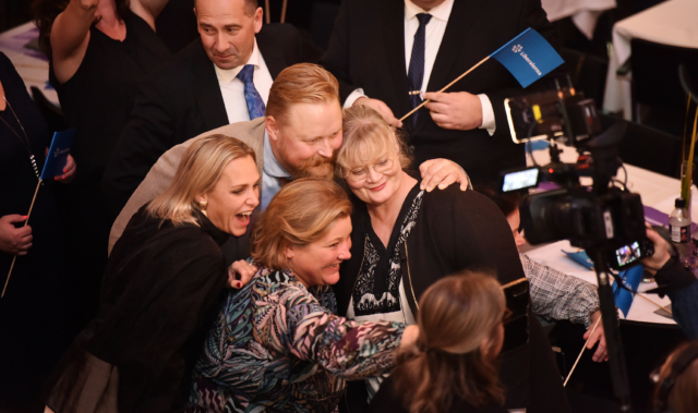 Se bilder från valvakan här!