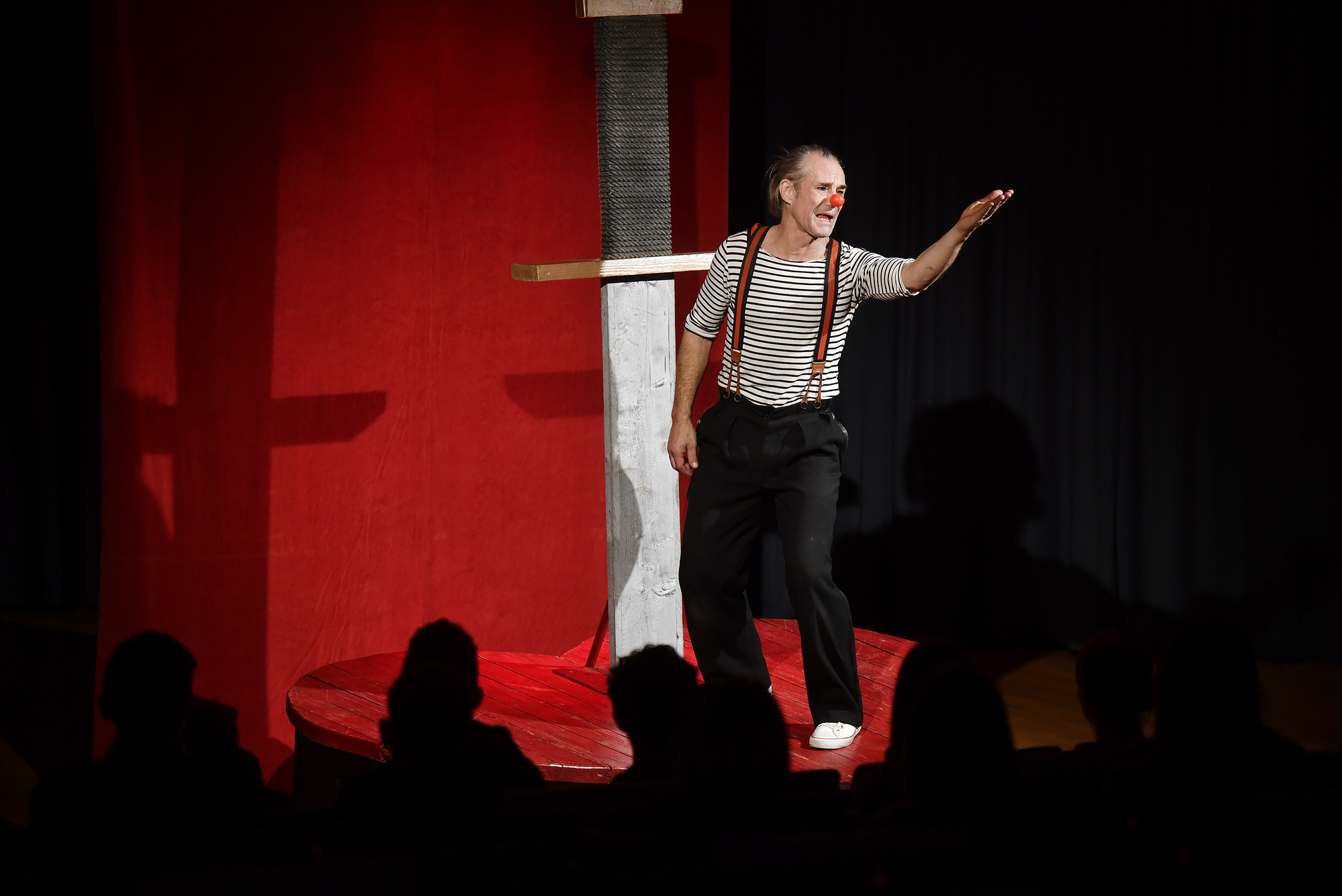 ”Jag vill spela teater som inte skrämmer bort rörmokare”