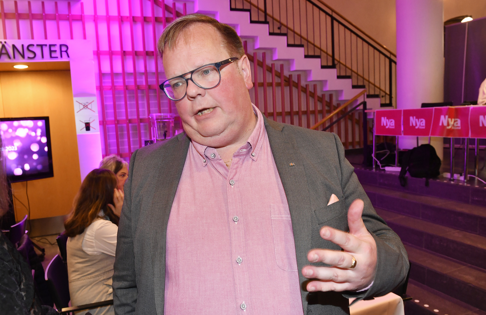 Johan Ehn får förlängt förtroende