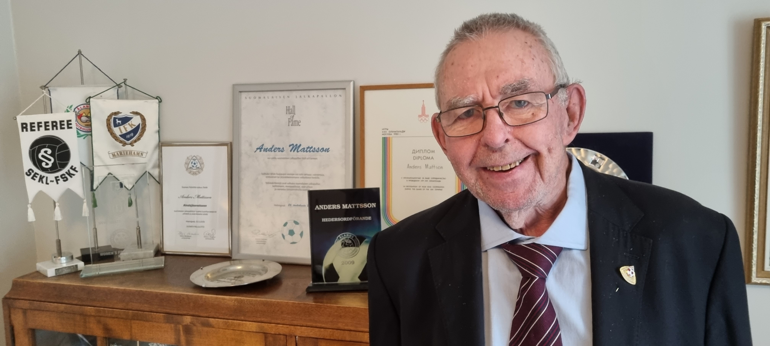 Domarikonen och fotbollsprofilen Anders Mattsson är död
