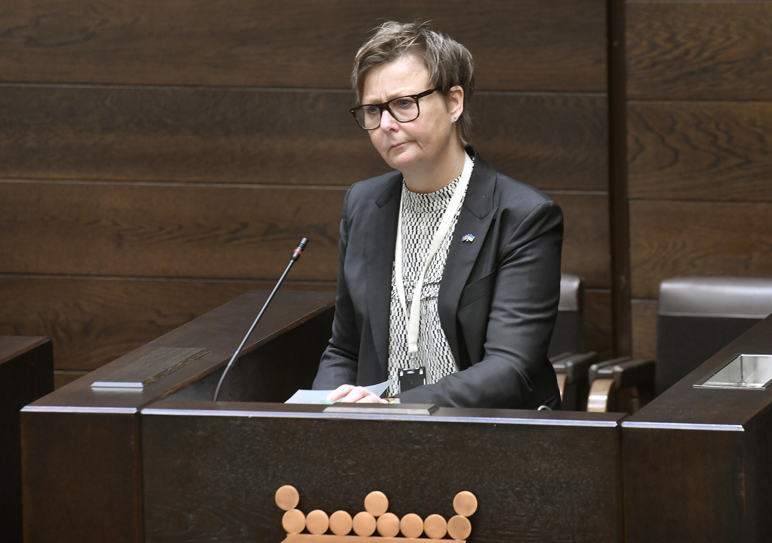 Centern vänder Thörnroos ryggen – vill att hon omedelbart lämnar som talman