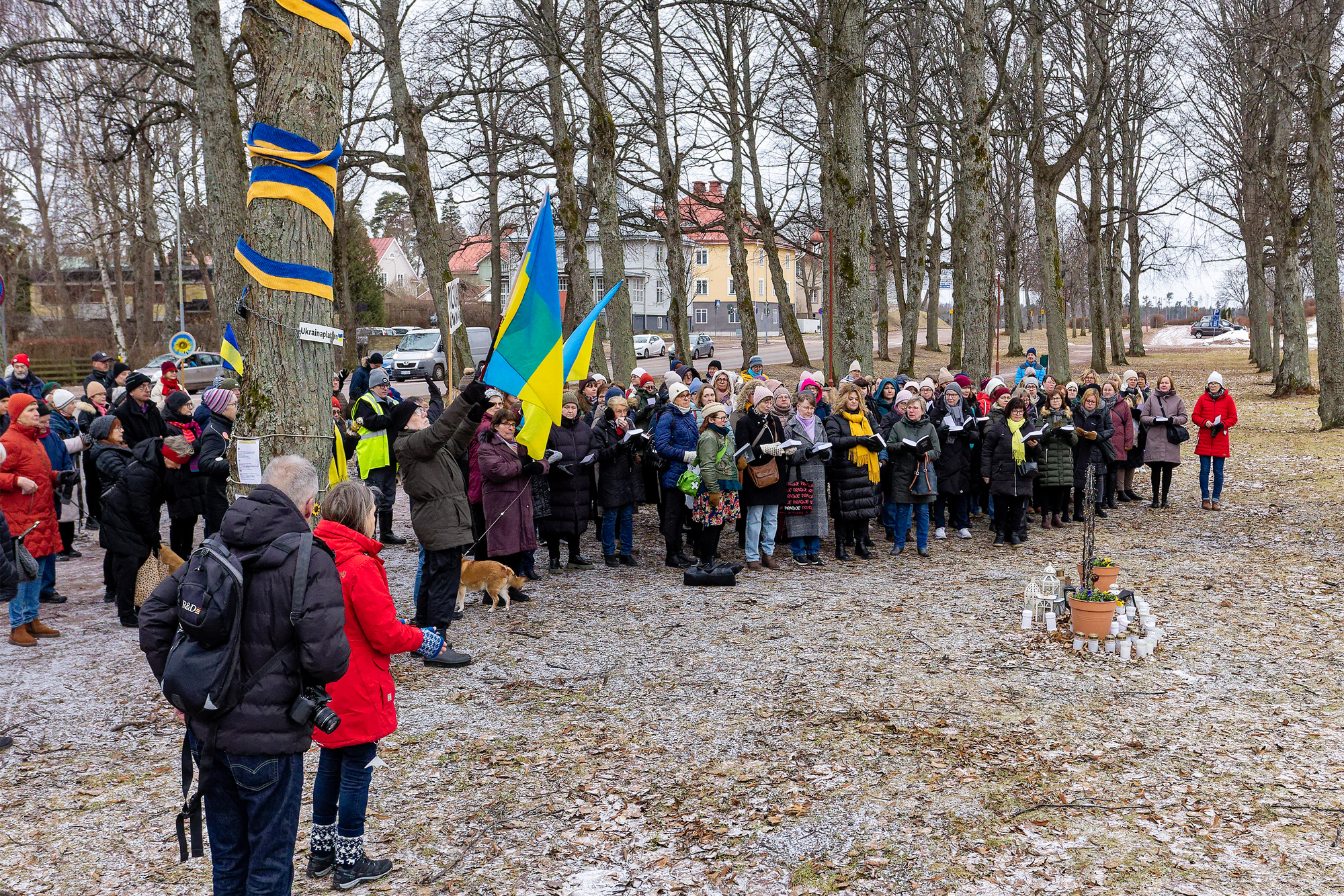 120 damkorister sjöng för Ukraina