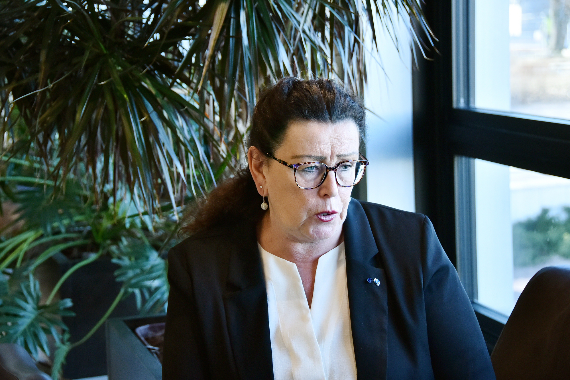 Efter 22 år i centern – ”Vilda Veronica” går sin egen väg