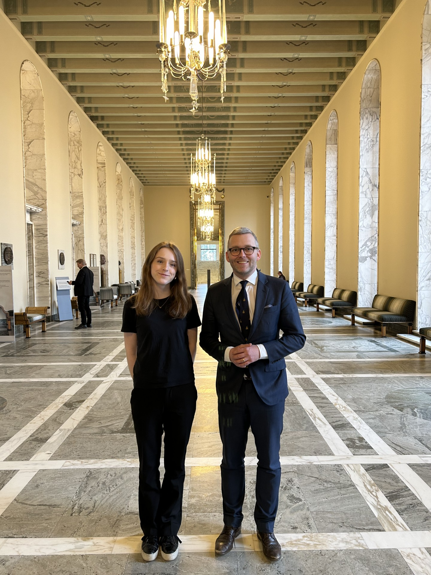 Niondeklassaren Wilma gjorde sin prao i riksdagen