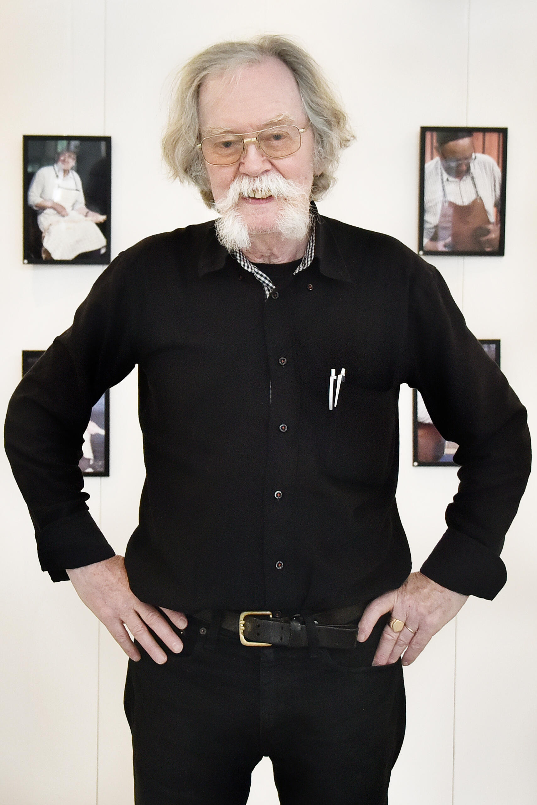 Han visar hantverk som försvinner