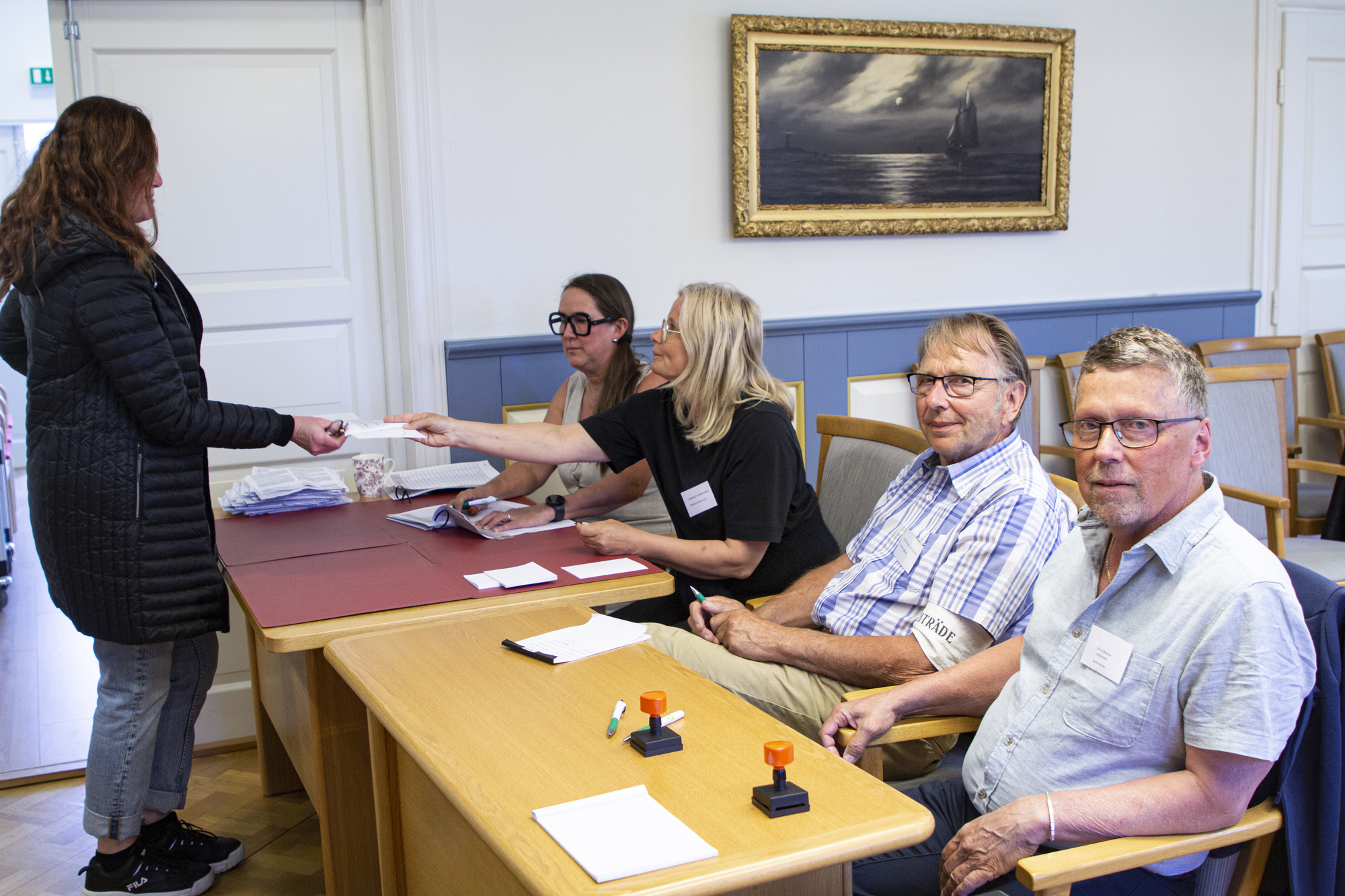 Nyan på besök i vallokal: ”Det är fler ungdomar som röstar i år”