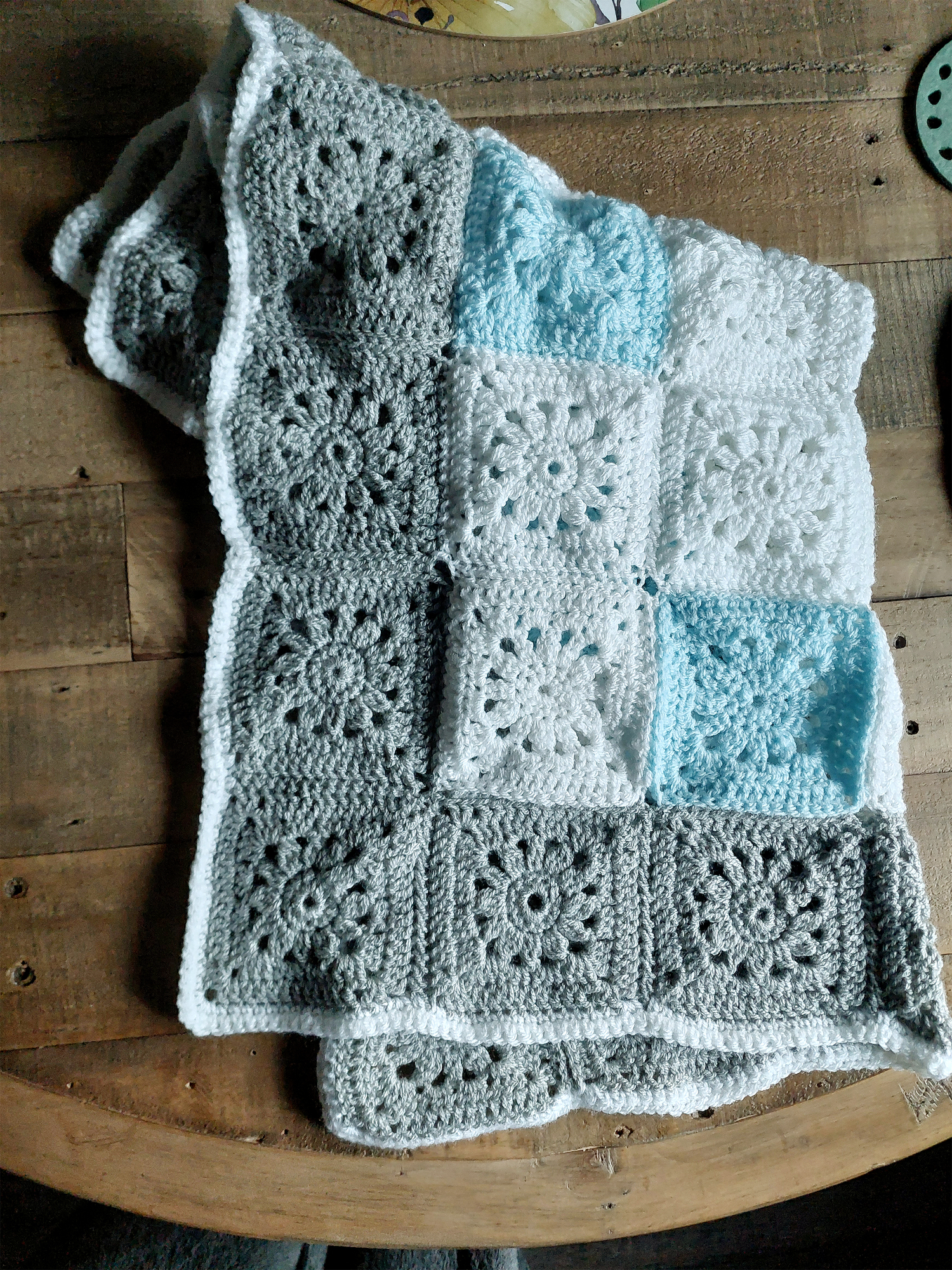 Sagovärldar i bild och garn på Vårdö bibliotek