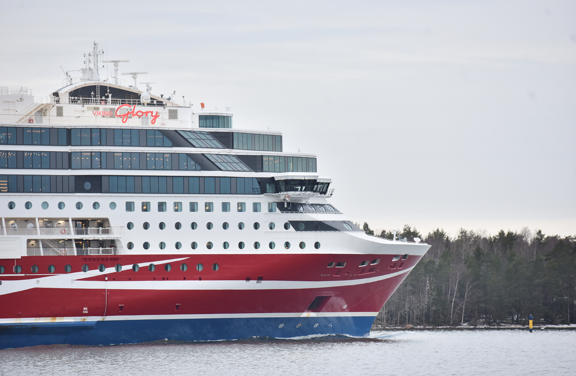 Recession i Finland och svag krona tyngde Viking Line första halvåret