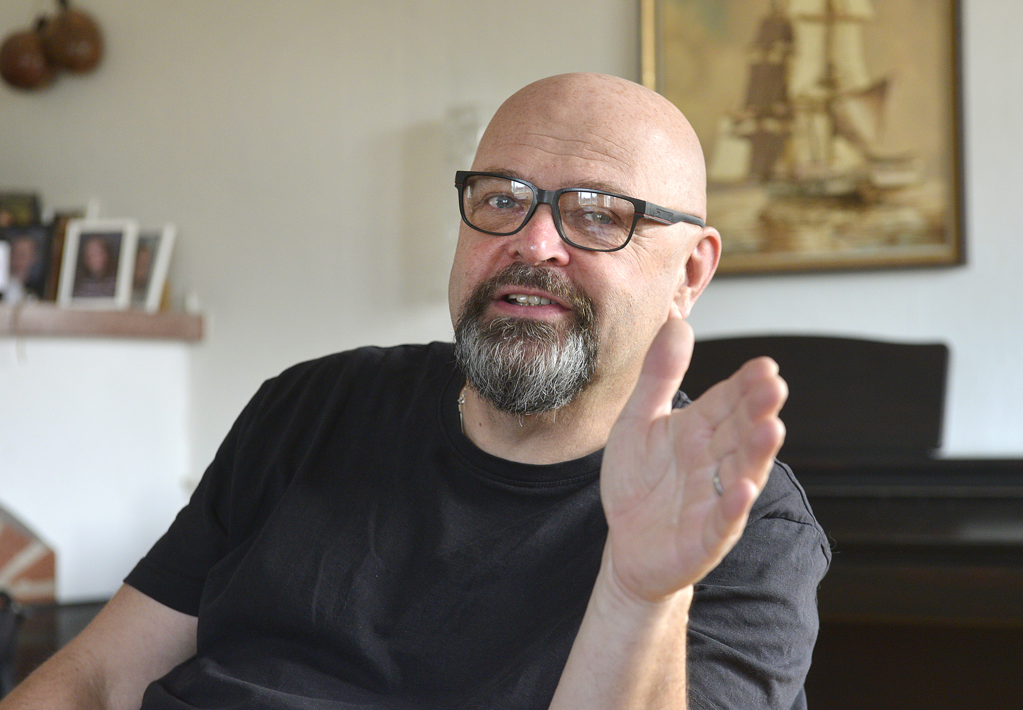 Arn-Henrik Blomqvist teaternedskärningarna: ”Det är politik, inte pengar”