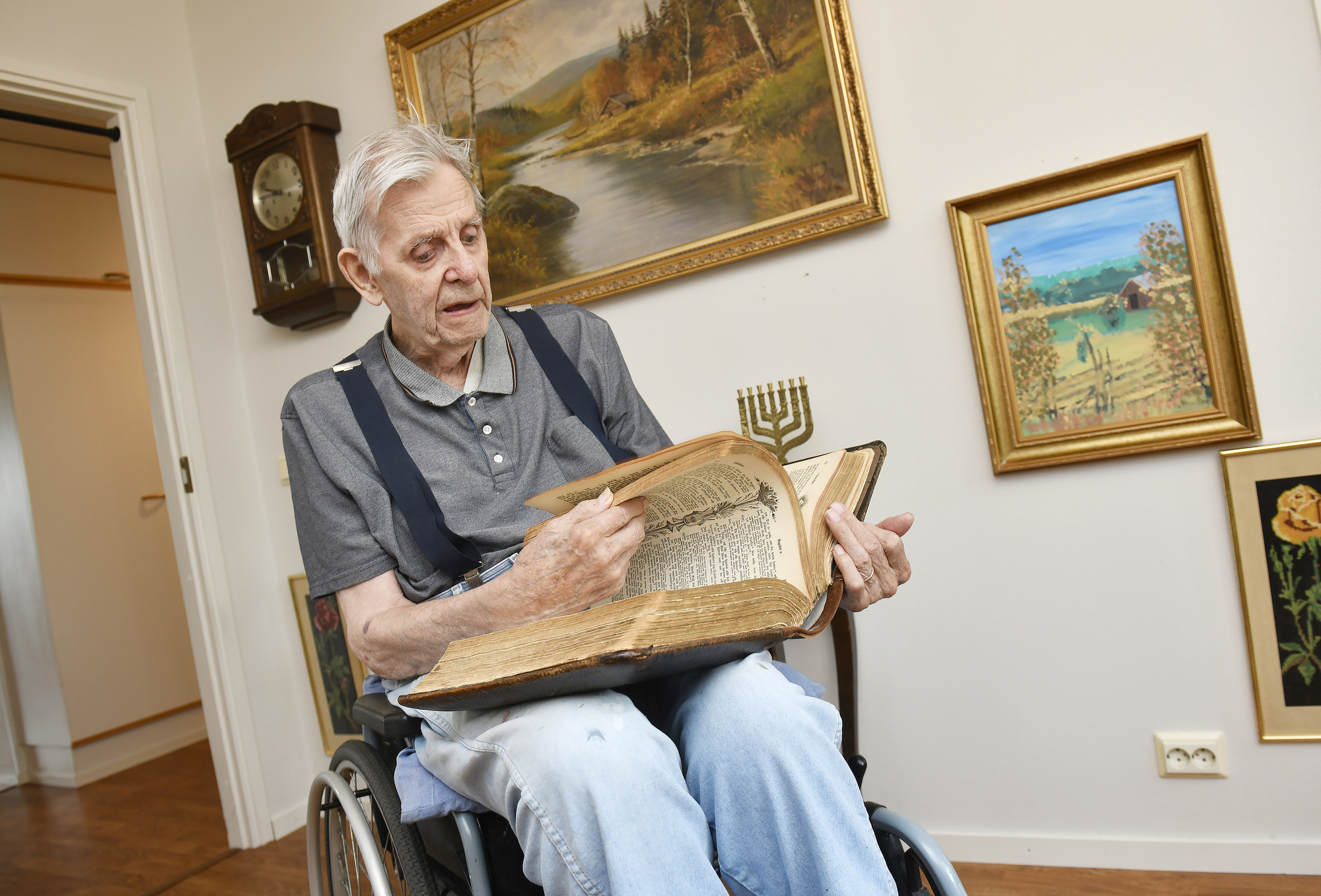 Bibeln visar honom vägen genom livet