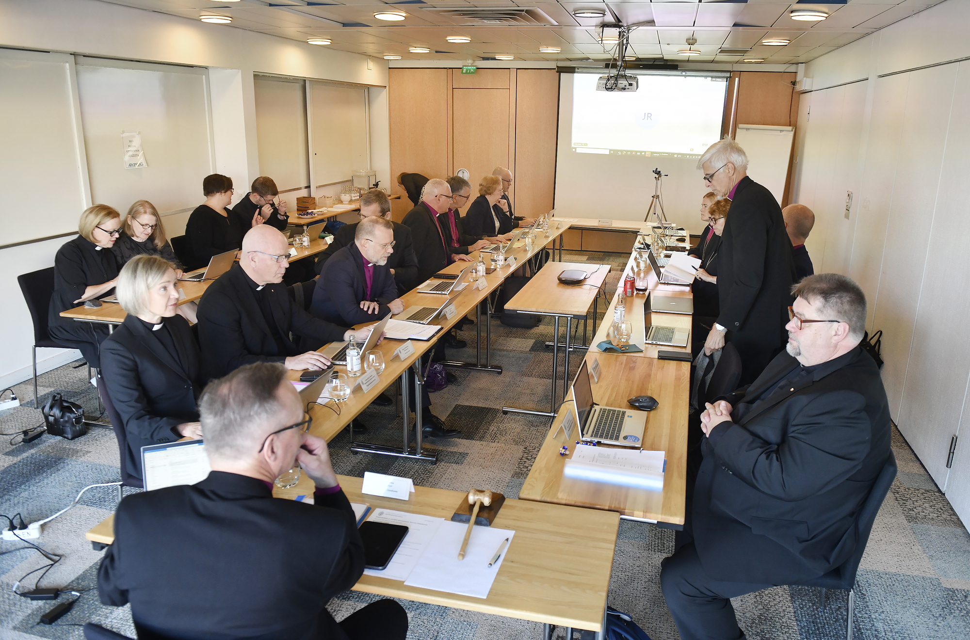 Biskopsmötet varnar två organisationer