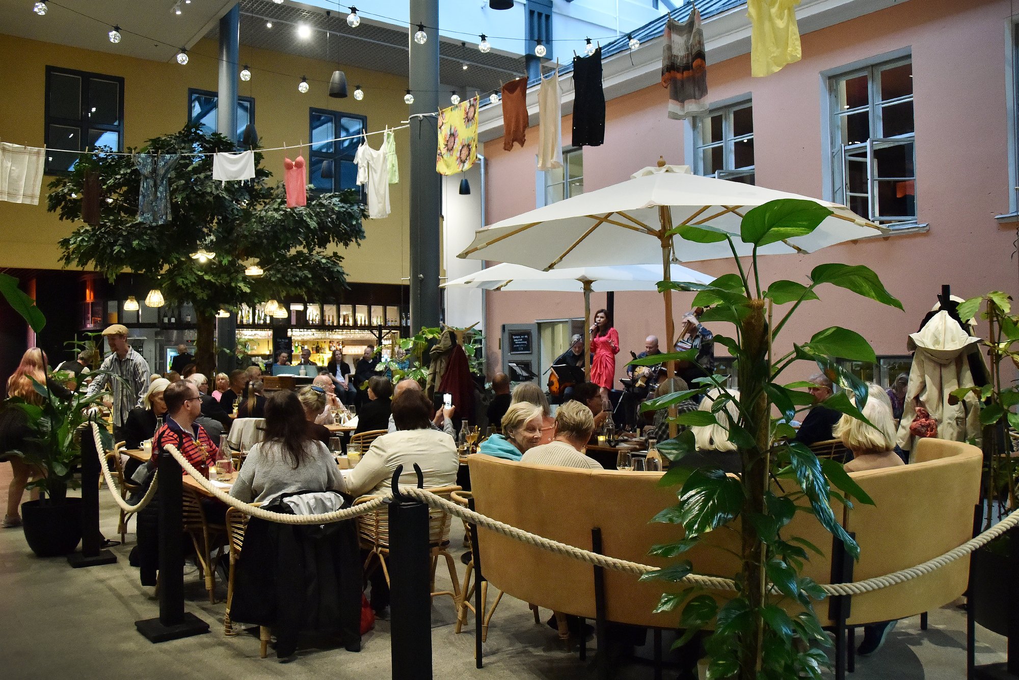 Jazzig premiär på telegrafen lockade många