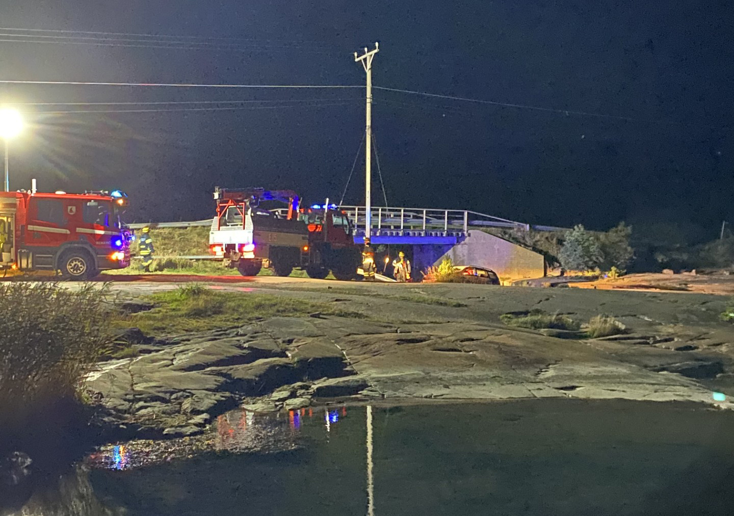 Trafikolycka i Eckerö – personbil har kört av bro