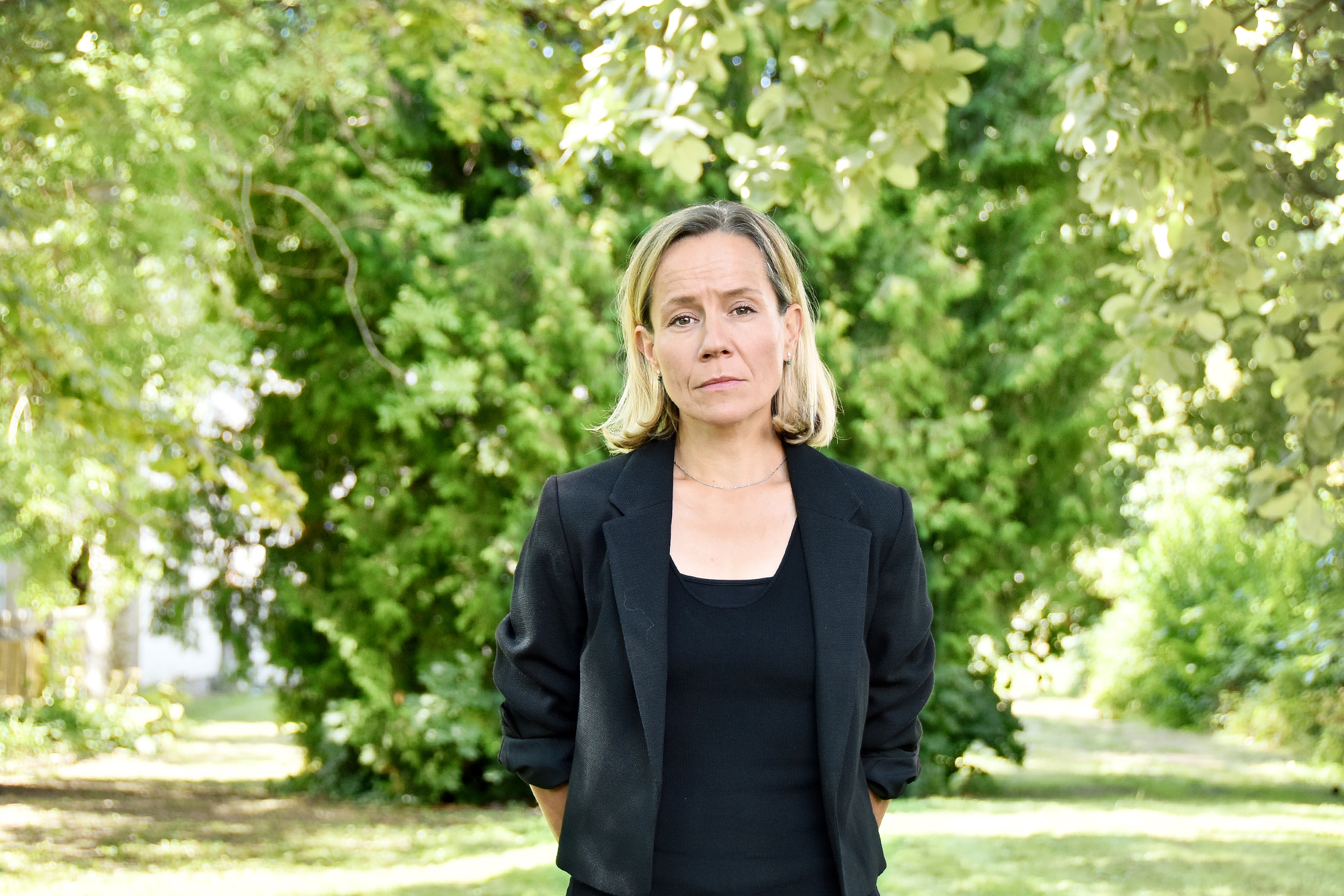 Aino Waller lämnar nämndeplatser i stan